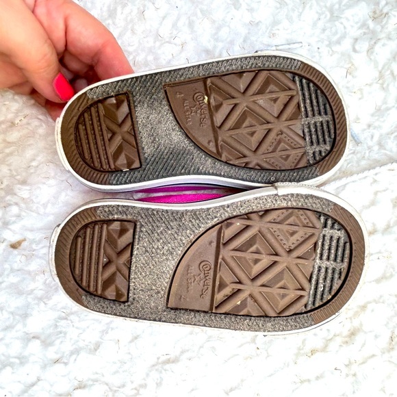 COPY - Toddler Converse Allstars Fuchsia tennis shoes sneakers Size 4 - Picture 7 of 9